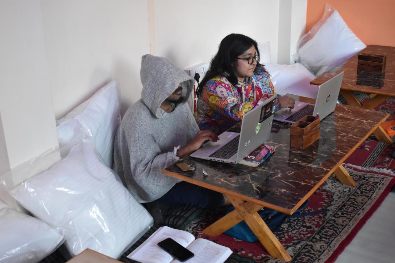 מקלוד גאנג' Hostel Who Needs Map Mcleodganj מראה חיצוני תמונה